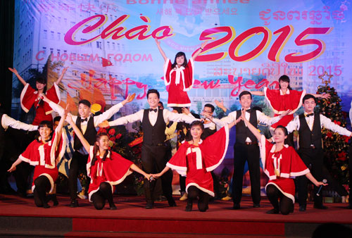 Tưng bừng Dạ hội kỷ niệm 70 năm ngày thành lập QĐND Việt Nam và Chào năm mới 2015